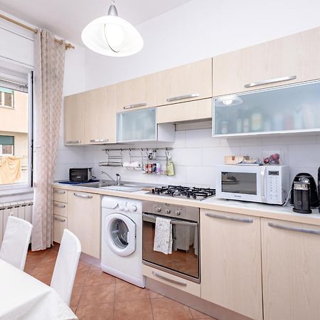 Dolce Casa Di Sve Vicino La Stazione Apartment Genoa Bagian luar foto